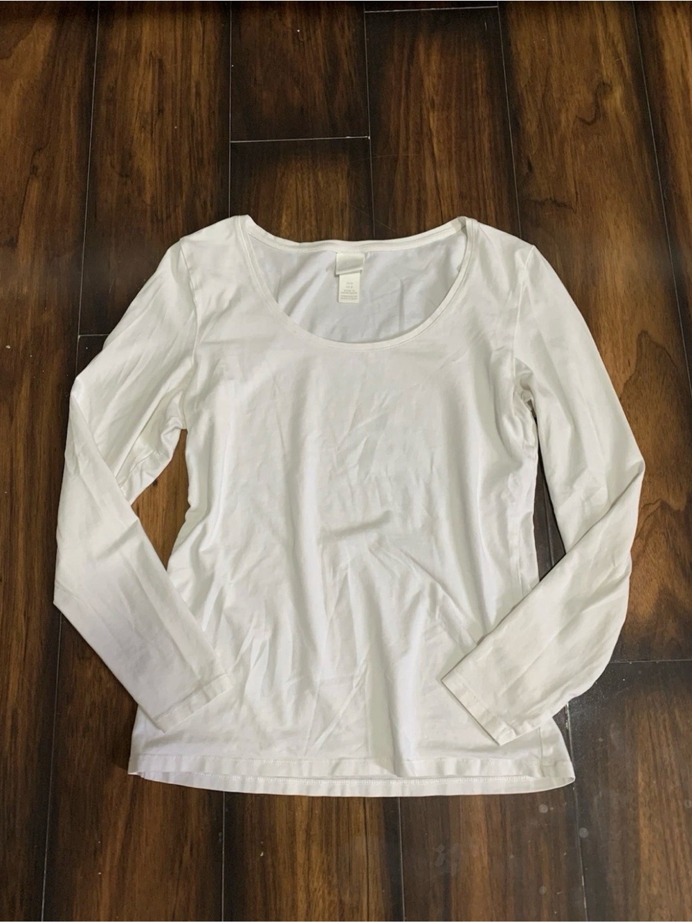 H&M Women's Medium Long Sleeve White U Neck Tight Top
445